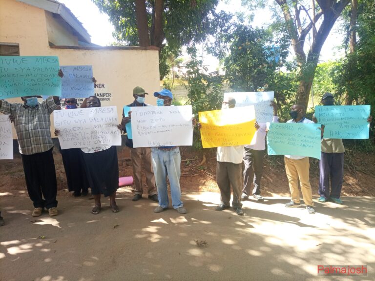 Kitui residents Hold Demos Over Delayed Compensation for land acquired during Kibwezi-Kitui road construction