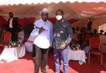 Muthama sent me a bad message after telling him he will rest on my chest – Kalonzo kalonzo-musyoka-and-johnson-muthama