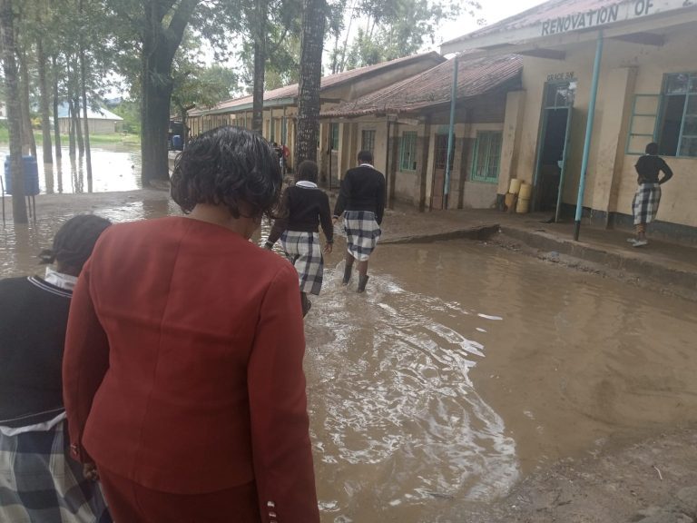 Tala: Traders and Schools hit hard by ongoing rains